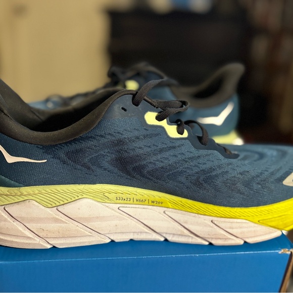 Hoka Arahi 6 Men\'s Shoes - Navy and Yellow main image 3